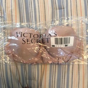 Victoria’s Secret lightly padded bra NWT